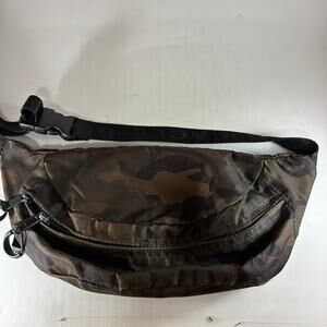 American‎ Eagle Camo Fanny Pack One Size Green Woodland Lumbar Pack